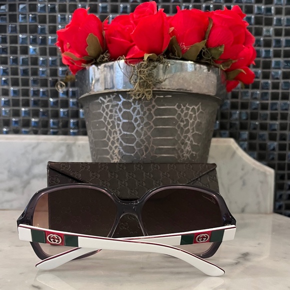 Authentic Gucci sunglasses with Gucci foldable case - Picture 6 of 14